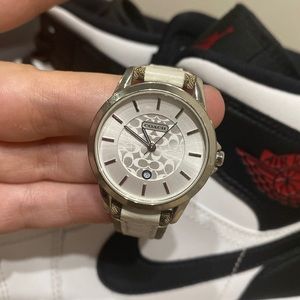 Women’s Coach Watch